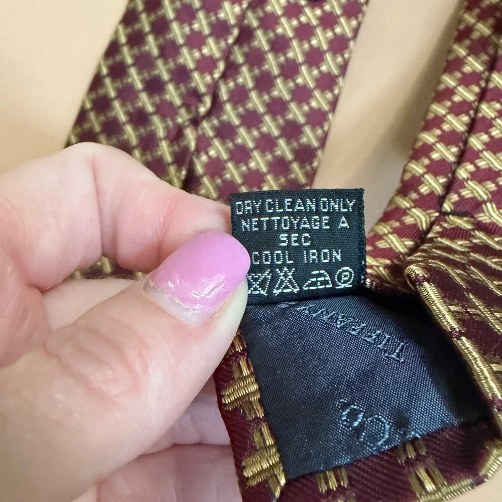 Tiffany‎ & Co Mens Burgundy Gold Geometric Silk Necktie Made in Italy Luxury Tie